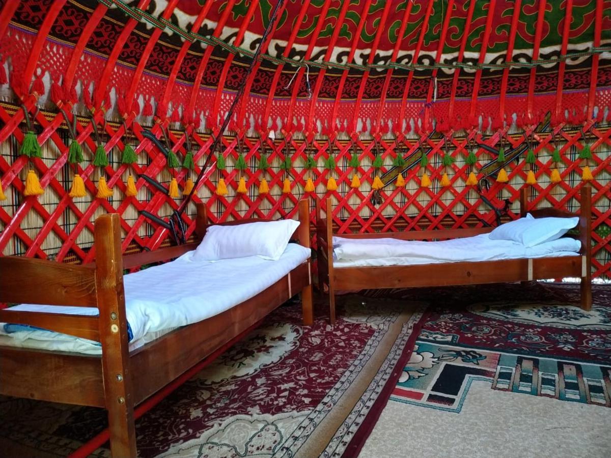 Bed and Breakfast Turan Handmade Yurt With Heated Floors Karakol Exterior foto