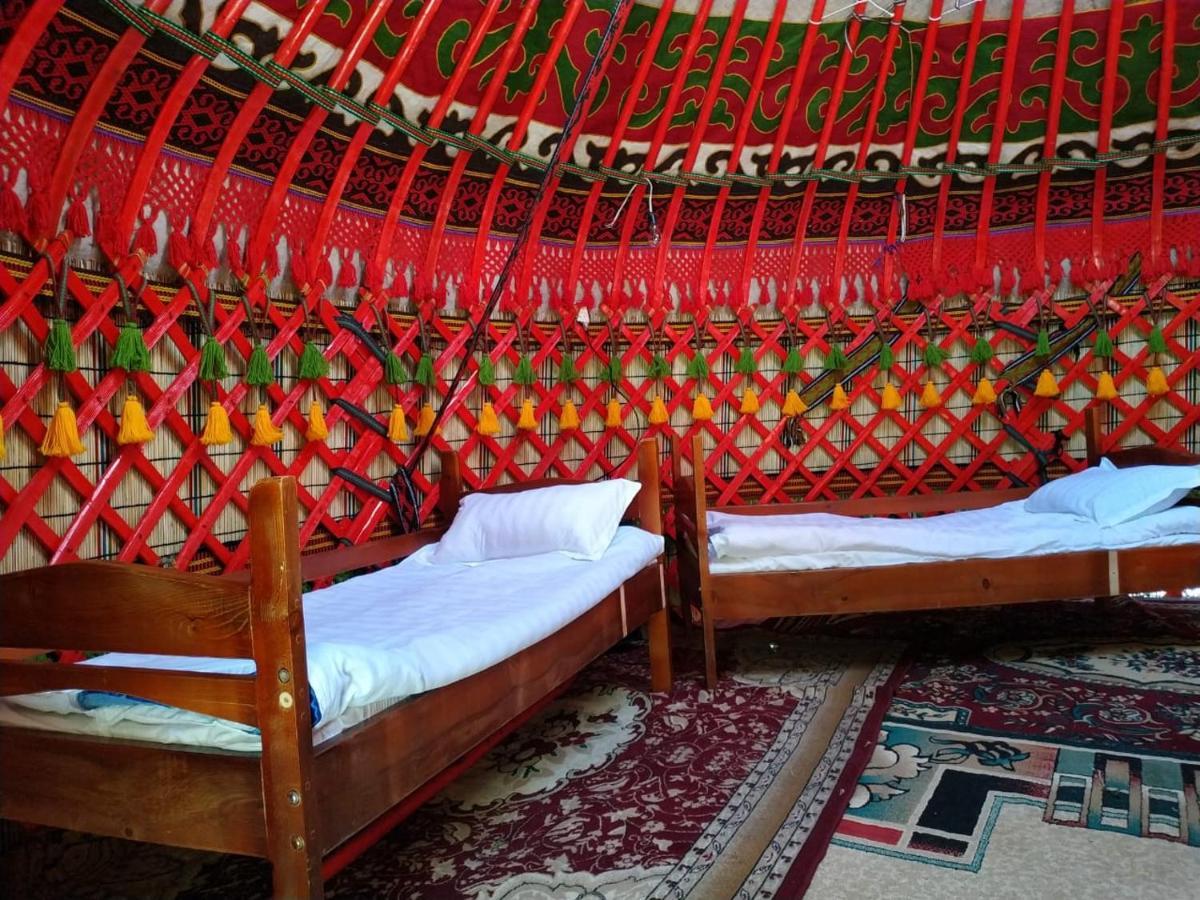 Bed and Breakfast Turan Handmade Yurt With Heated Floors Karakol Exterior foto