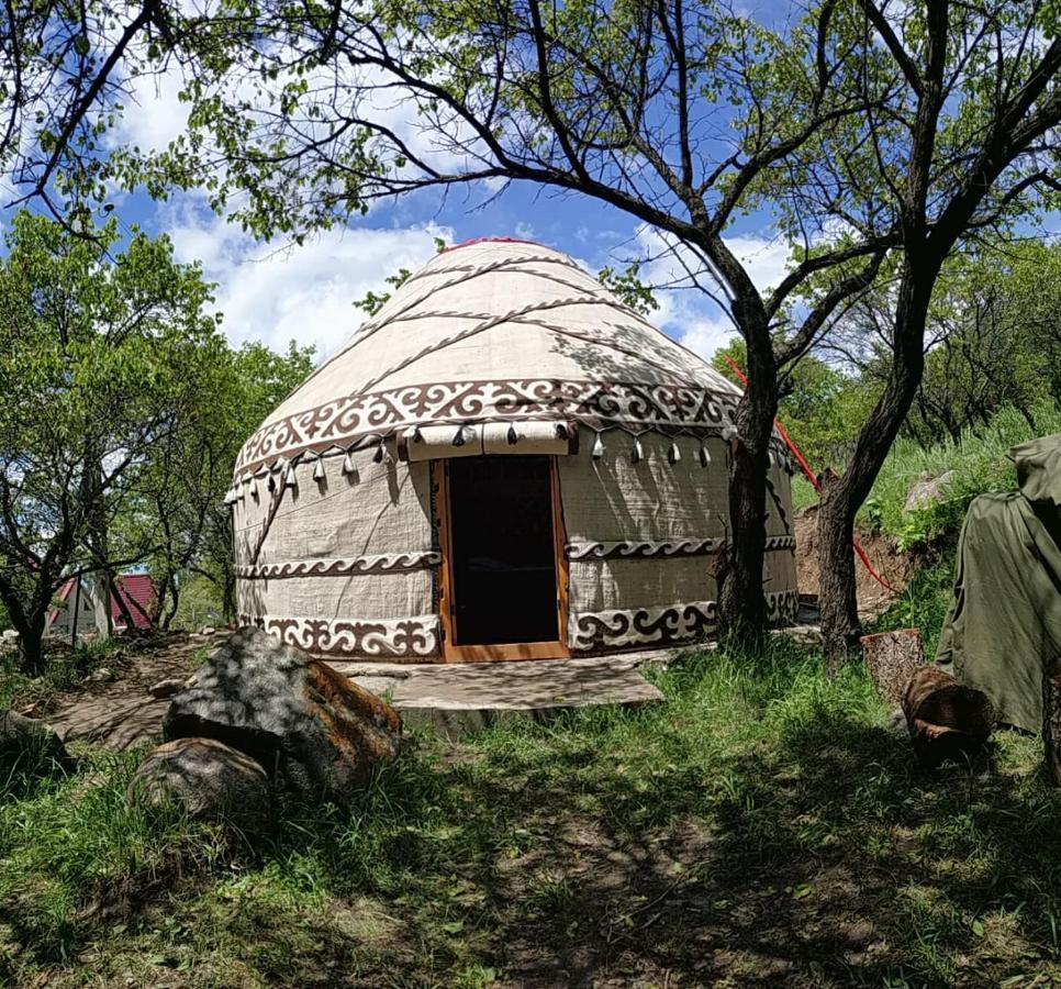 Bed and Breakfast Turan Handmade Yurt With Heated Floors Karakol Exterior foto