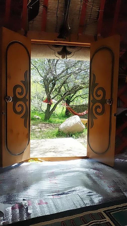 Bed and Breakfast Turan Handmade Yurt With Heated Floors Karakol Exterior foto