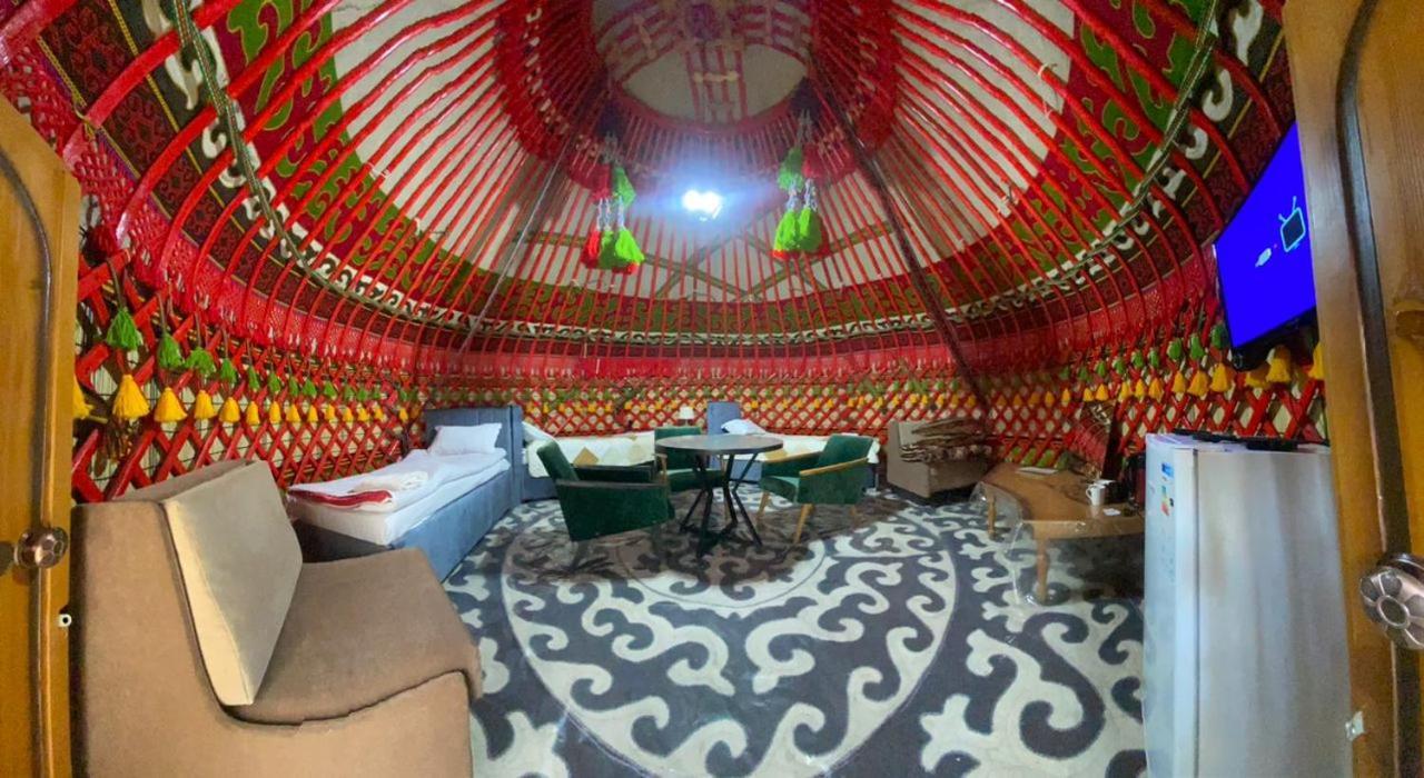 Bed and Breakfast Turan Handmade Yurt With Heated Floors Karakol Exterior foto