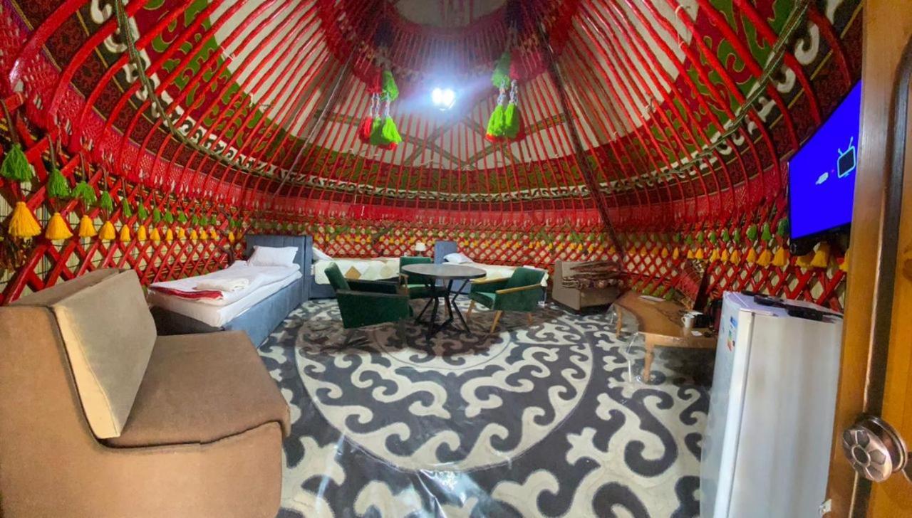 Bed and Breakfast Turan Handmade Yurt With Heated Floors Karakol Exterior foto