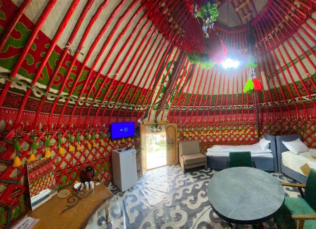 Bed and Breakfast Turan Handmade Yurt With Heated Floors Karakol Exterior foto