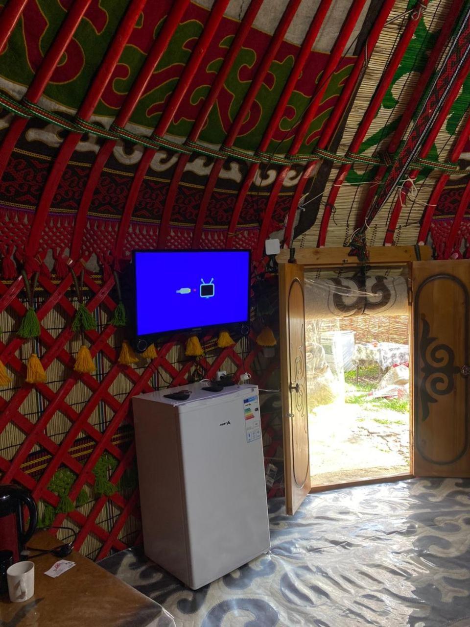 Bed and Breakfast Turan Handmade Yurt With Heated Floors Karakol Exterior foto