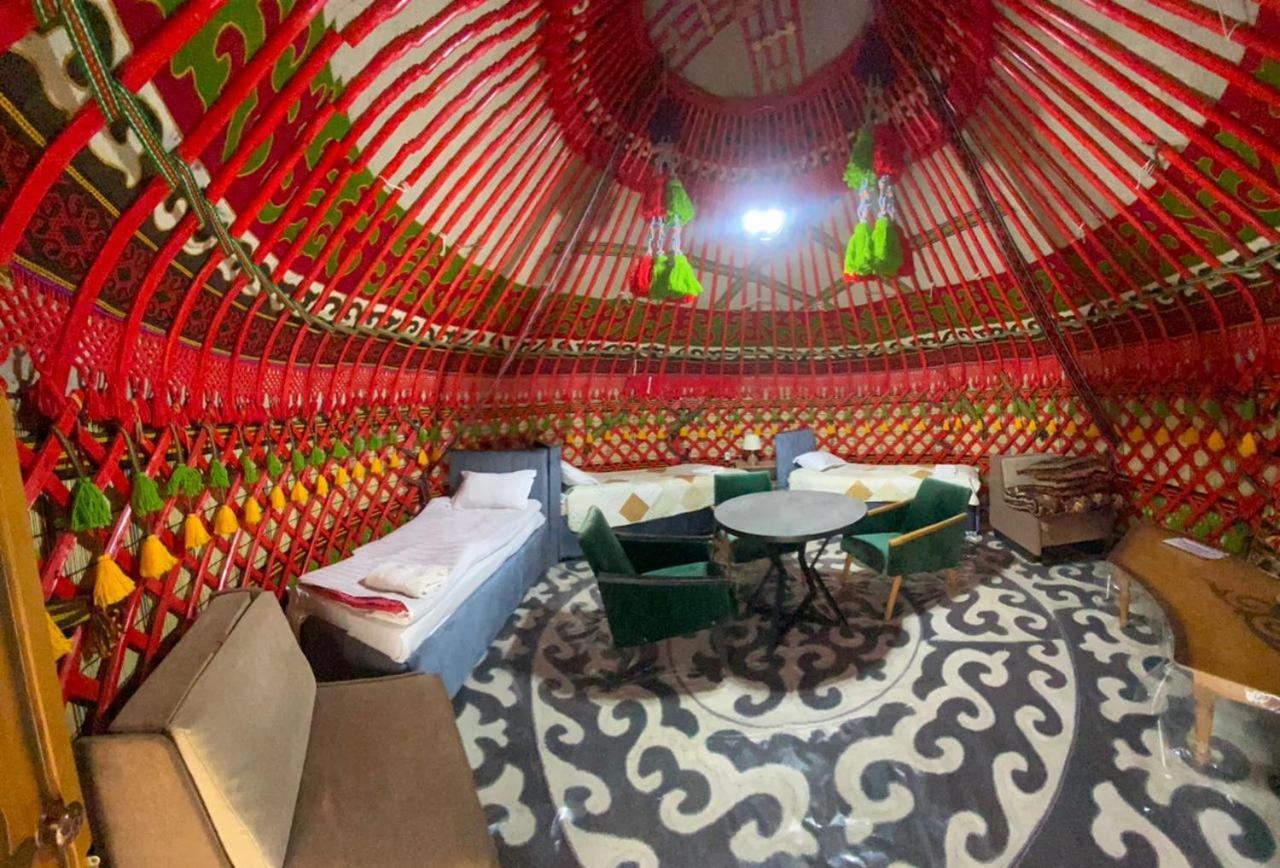 Bed and Breakfast Turan Handmade Yurt With Heated Floors Karakol Exterior foto