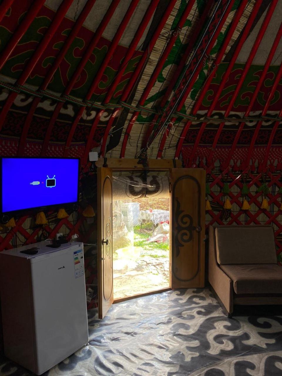 Bed and Breakfast Turan Handmade Yurt With Heated Floors Karakol Exterior foto